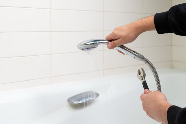 Leaky Shower Repair in Hamburg