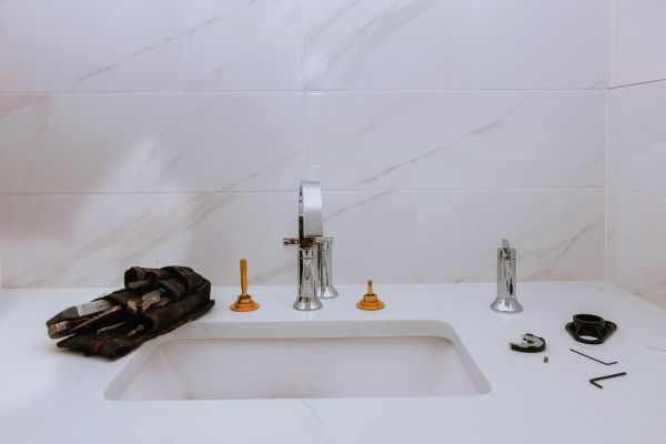 Porcelain Sink Installation in Hamburg